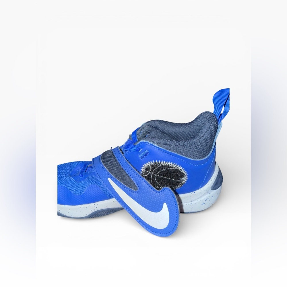NIKE Team Hustle D 11 Hyper Royal/White Boy's Sneakers-Size 2.5 ( big boy) - Picture 5 of 8